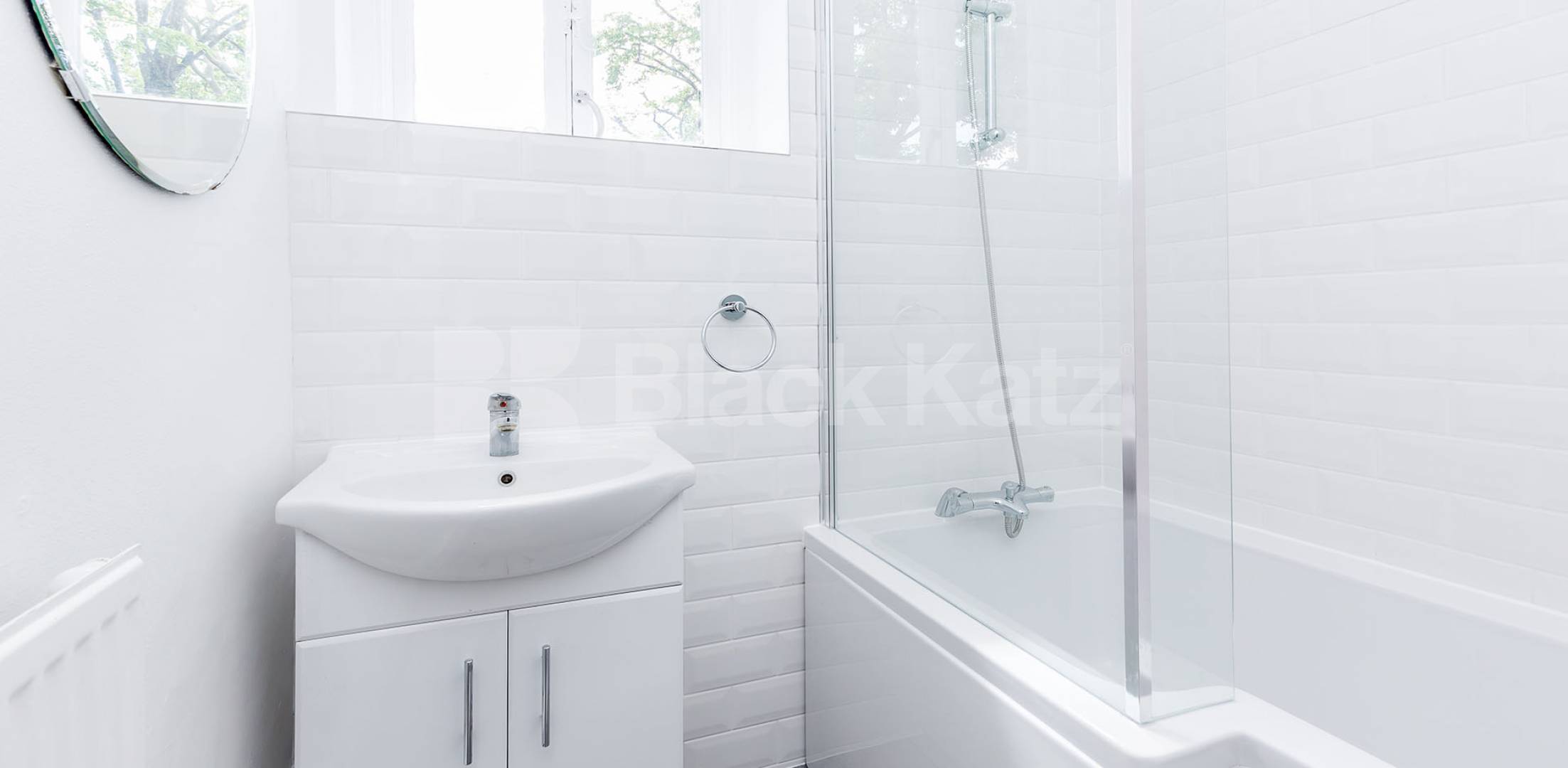 			2 Bedroom, 1 bath, 1 reception Flat			 Cathcart Hill, DARTMOUTH PARK